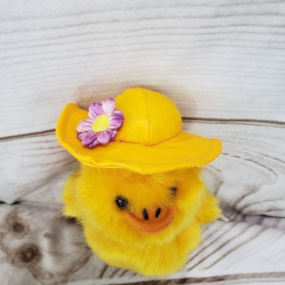 Wishpets Rain Drops Yellow Duck Chick With Rain Hat Squeaker 5 Inch Plush 2003 - Picture 3 of 8